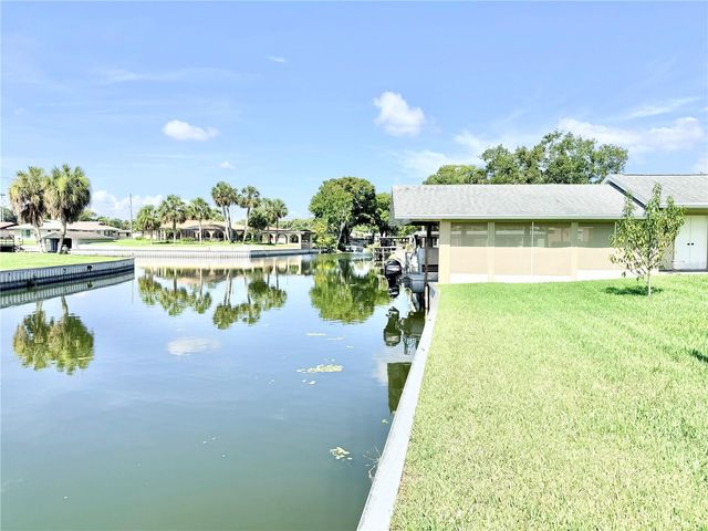 305 W DELAWARE STREET, Tavares, FL 32778