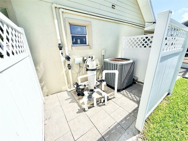 305 W DELAWARE STREET, Tavares, FL 32778