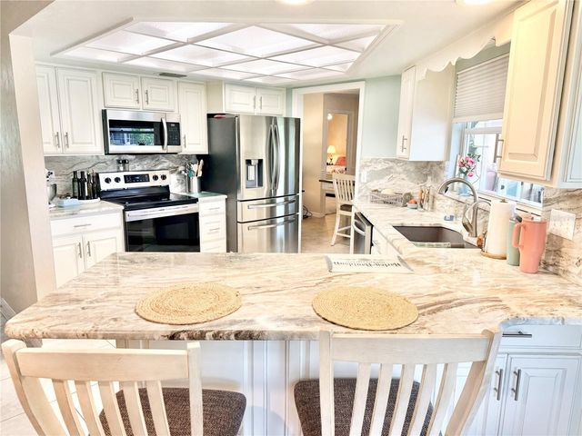 305 W DELAWARE STREET, Tavares, FL 32778