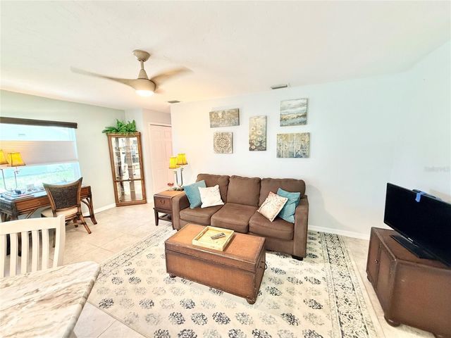 305 W DELAWARE STREET, Tavares, FL 32778