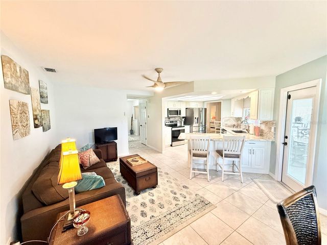 305 W DELAWARE STREET, Tavares, FL 32778