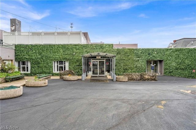 797 E Market Street 203, Akron, OH 44305