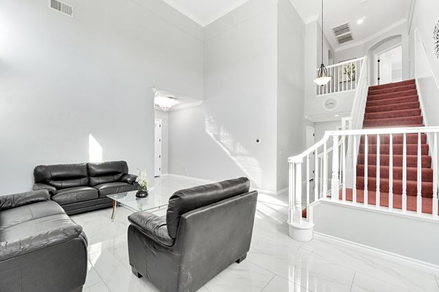 738 W Silvercrest Drive, Lindsay, CA 93247