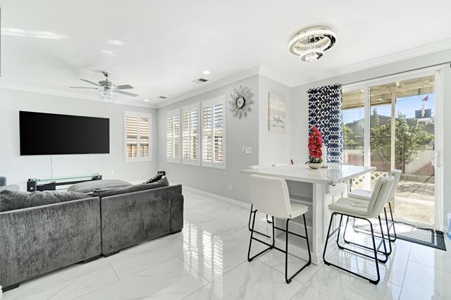 738 W Silvercrest Drive, Lindsay, CA 93247