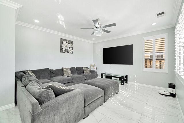 738 W Silvercrest Drive, Lindsay, CA 93247