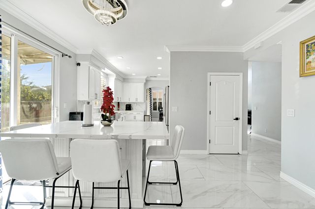 738 W Silvercrest Drive, Lindsay, CA 93247