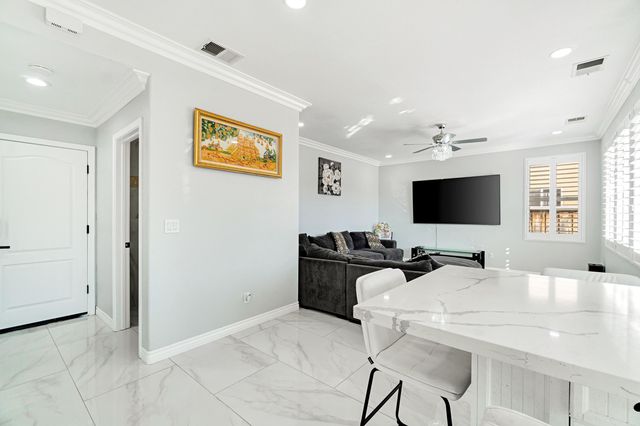 738 W Silvercrest Drive, Lindsay, CA 93247