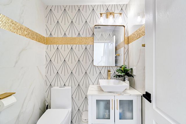 738 W Silvercrest Drive, Lindsay, CA 93247