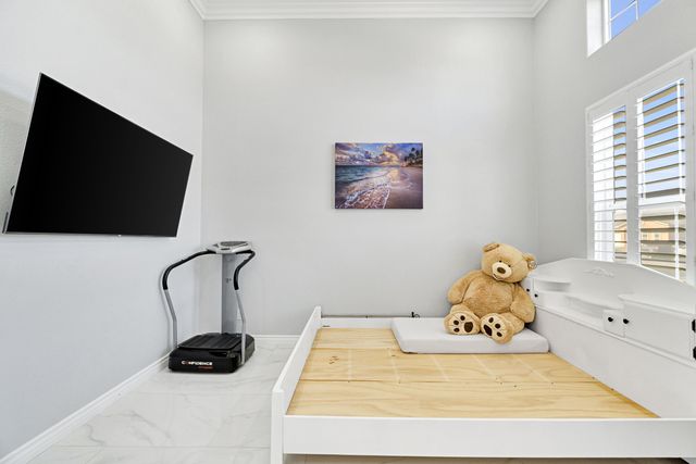 738 W Silvercrest Drive, Lindsay, CA 93247