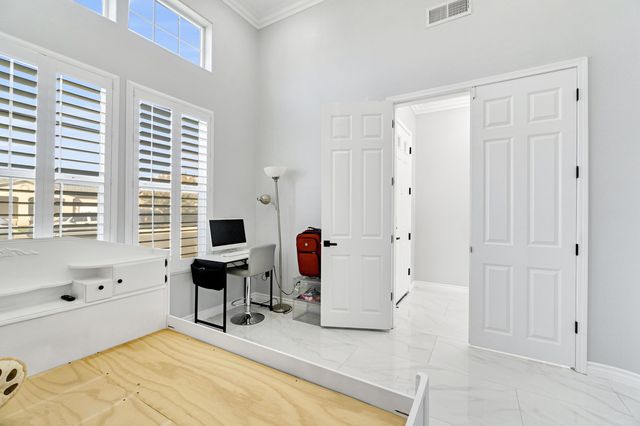 738 W Silvercrest Drive, Lindsay, CA 93247