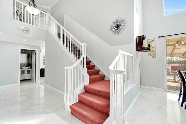 738 W Silvercrest Drive, Lindsay, CA 93247