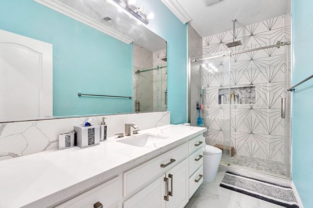 738 W Silvercrest Drive, Lindsay, CA 93247