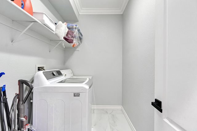 738 W Silvercrest Drive, Lindsay, CA 93247