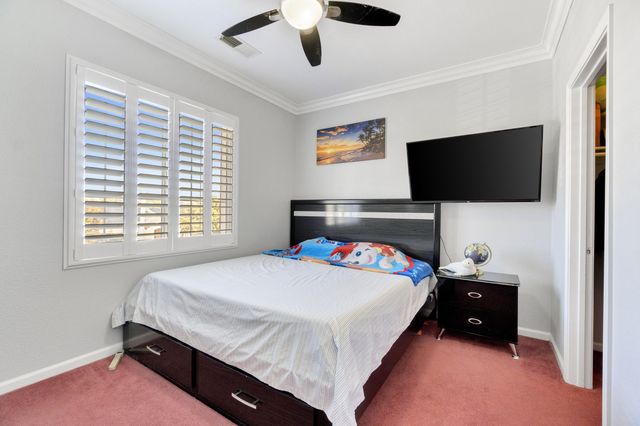 738 W Silvercrest Drive, Lindsay, CA 93247