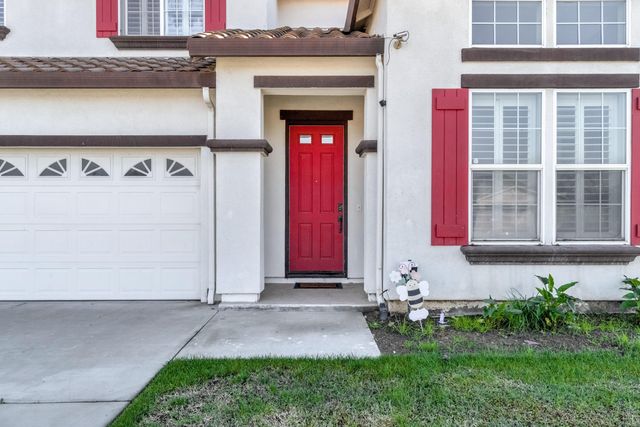 738 W Silvercrest Drive, Lindsay, CA 93247