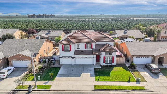 738 W Silvercrest Drive, Lindsay, CA 93247