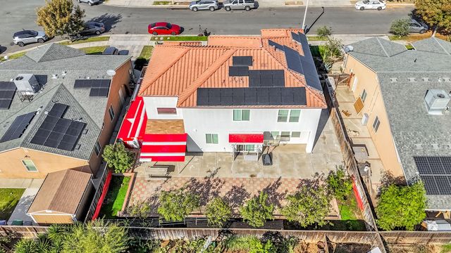 738 W Silvercrest Drive, Lindsay, CA 93247