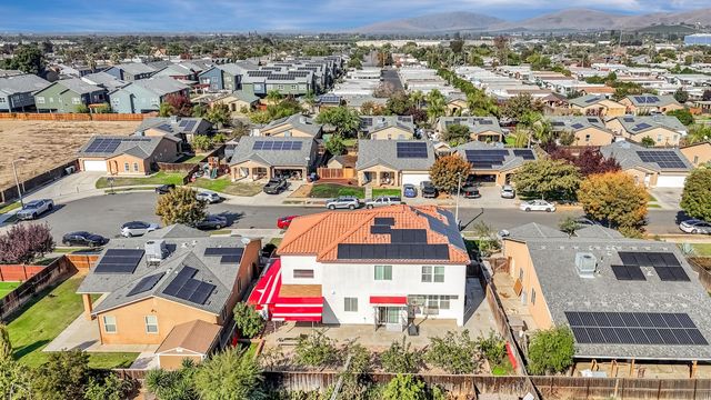 738 W Silvercrest Drive, Lindsay, CA 93247