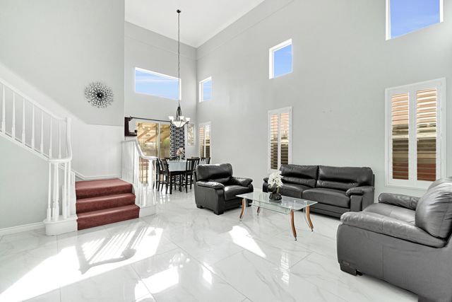 738 W Silvercrest Drive, Lindsay, CA 93247