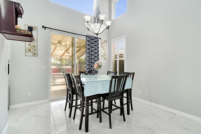 738 W Silvercrest Drive, Lindsay, CA 93247