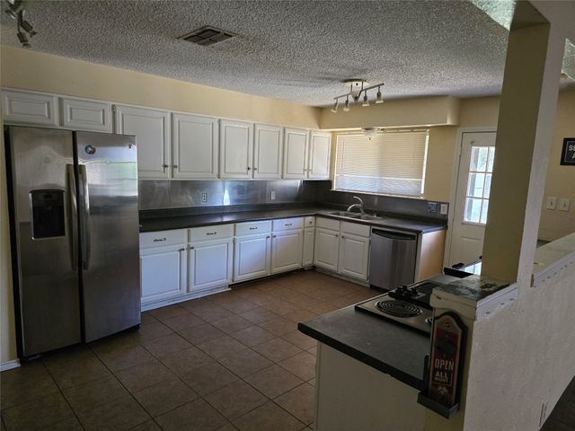 6512 High Country Trail, Arlington, TX 76016