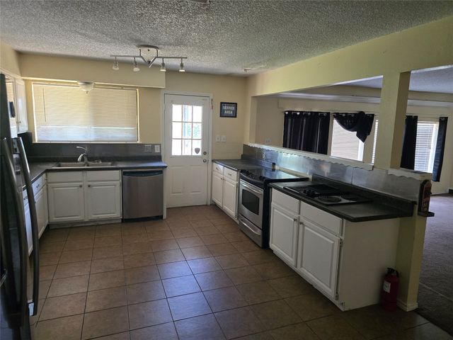 6512 High Country Trail, Arlington, TX 76016