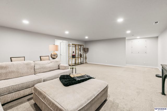 9712 Osprey Lane, Papillion, NE 68046