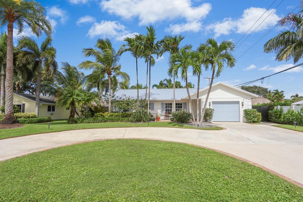 1 Beverly Road W, Jupiter, FL 33469