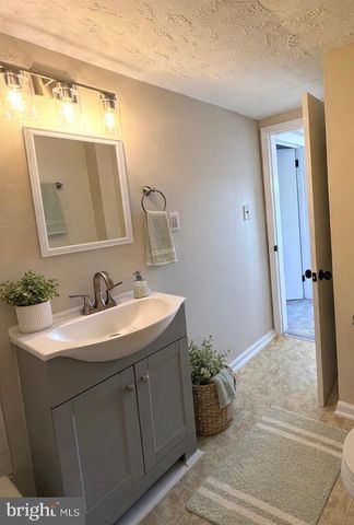 9199 FREDERICKSBURG TPKE, Woodford, VA 22580