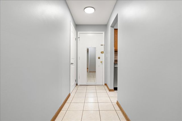5300 Carriageway Drive 208, Rolling Meadows, IL 60008
