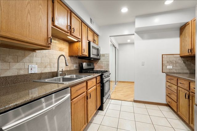 5300 Carriageway Drive 208, Rolling Meadows, IL 60008