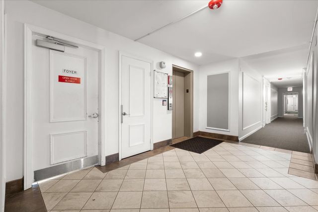 5300 Carriageway Drive 208, Rolling Meadows, IL 60008
