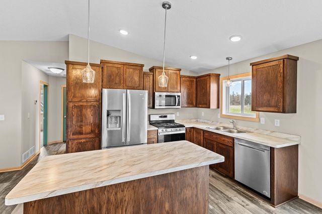 7711 Rolling Meadows Circle, Pine City, MN 55063