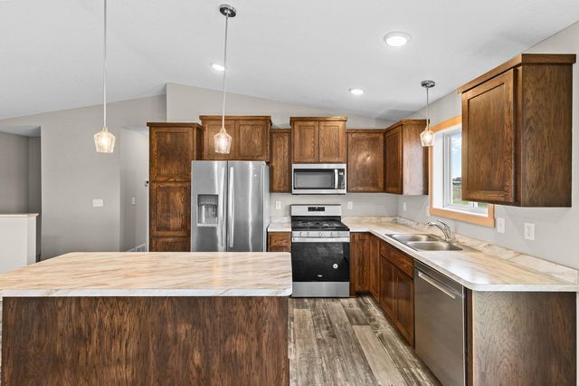 7711 Rolling Meadows Circle, Pine City, MN 55063