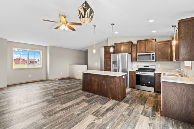 7711 Rolling Meadows Circle, Pine City, MN 55063