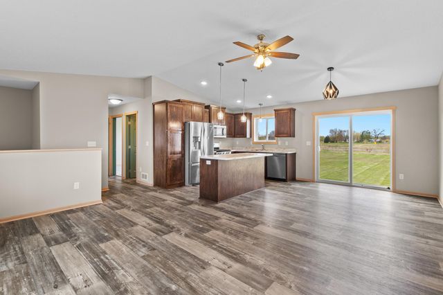 7711 Rolling Meadows Circle, Pine City, MN 55063