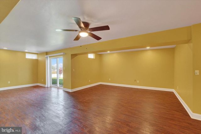 3128 S KING RICHARDS CT S, York, PA 17408