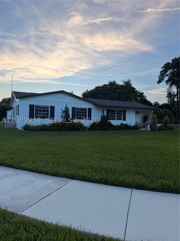 18608 SW 93rd Pl, Cutler Bay, FL 33157