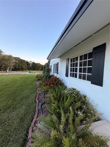 18608 SW 93rd Pl, Cutler Bay, FL 33157