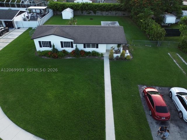18608 SW 93rd Pl, Cutler Bay, FL 33157
