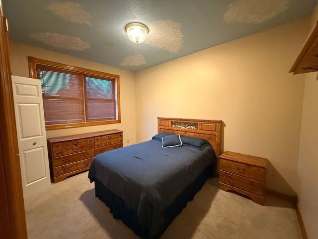 128 Tannery Rd, Westfield, MA 01085