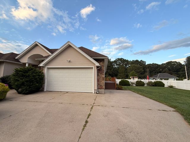 128 Tannery Rd, Westfield, MA 01085