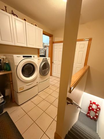 128 Tannery Rd, Westfield, MA 01085