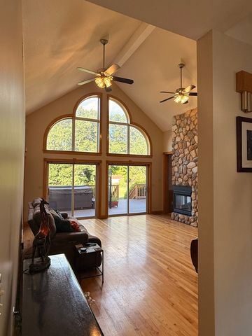 128 Tannery Rd, Westfield, MA 01085