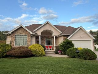 128 Tannery Rd, Westfield, MA 01085