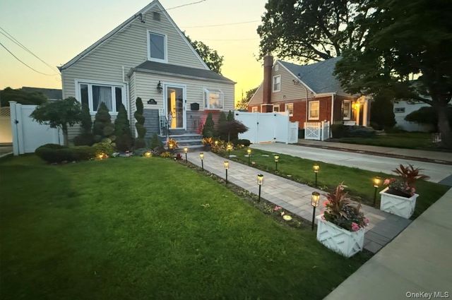 215 Monroe Street, Franklin Square, NY 11010