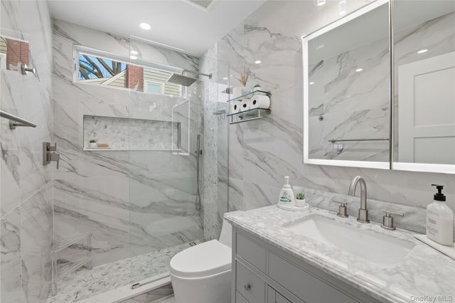 215 Monroe Street, Franklin Square, NY 11010