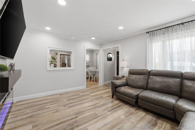 215 Monroe Street, Franklin Square, NY 11010