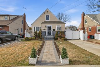 215 Monroe Street, Franklin Square, NY 11010