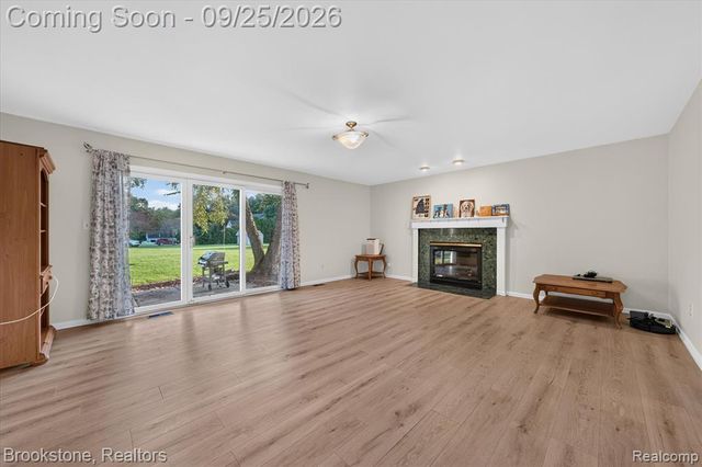 5390 Dillon Drive, White Lake, MI 48383